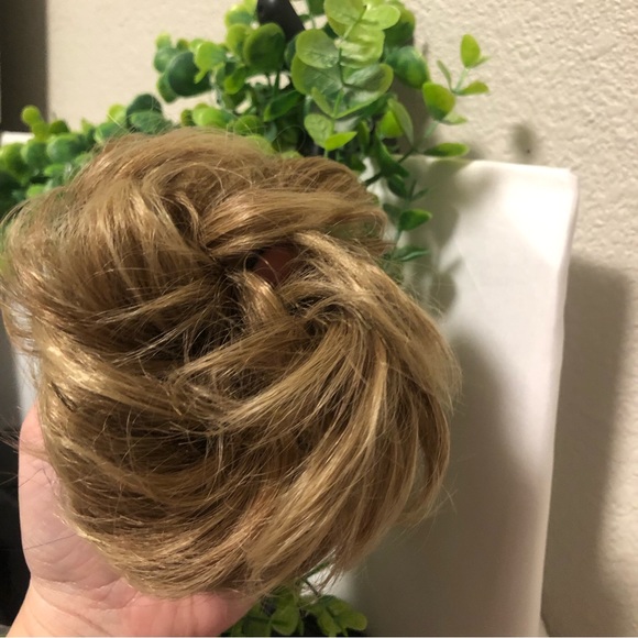 Box Of Brand New Hair Pieces ! Over 100 Items!! - Picture 8 of 11